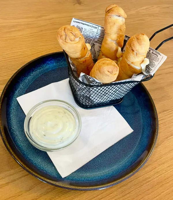 Tequeños — palitos de queijo